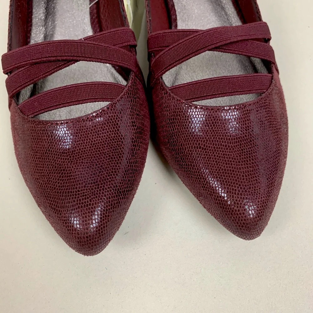 STORAGE Kim Rodger red snakeskin texture Point toe chunky heel pumps Sz 6.5 - Picture 8 of 16